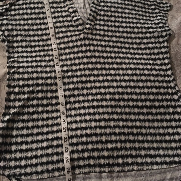 Pretty Black and White Pattern - Picture 4 of 4